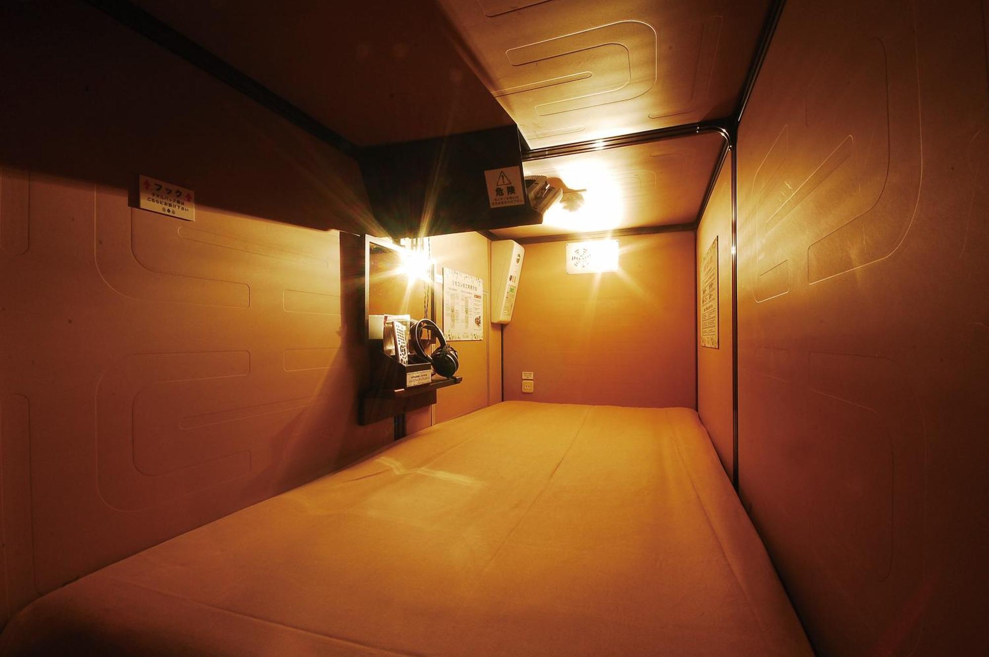 Capsule Hotel Anshin Oyado Shinbashi Tokyo Eksteriør billede